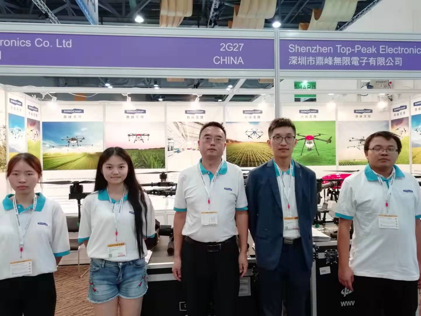 华芯机器人总公司以无人机参加2019香港展